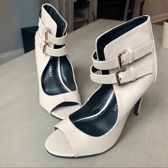 Rock & Republic Shoes - •2/$15•Rock & Republic Heel